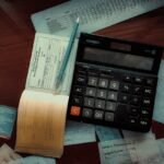 Como montar uma rotina semanal para fechar o mês no azul com IA